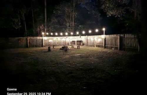 Amazing Cottage with Fire Pit and Fishing in Wellston, Michigan - Foto 10