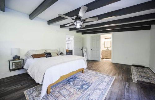 Gorgeous Renovated Home With Large & Private Lot - Foto 15