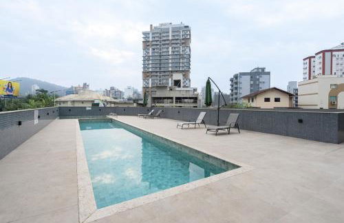 Localização Central! A 450 metros da Vila Germânica Loft com Piscina, Ar-Condicionado, Wi-Fi, Cozinha completa, Garagem Privativa, Espaço Zen, Academia, Sauna, e Mercadinho 24h - Foto 27