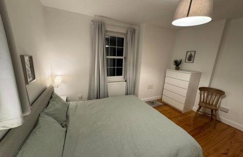 Stirling Haven: Charming 3B Apt in City Centre - Photo 6