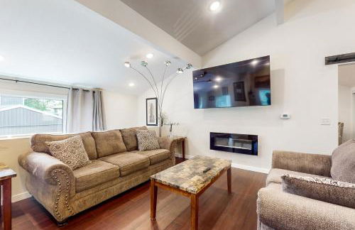 Steps to Dtwn and St Croix River! Stucco House - Foto 1