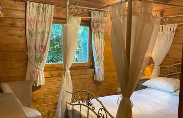 3 Bedroom Lodge Hotub pool in Horsley Surrey UK - Photo 25