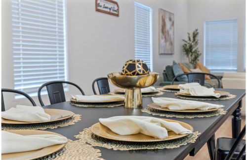 5BR3BA Minutes from the Action with Skyline Views - Foto 6