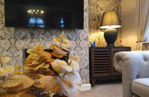 Sirius House - sleeps 7, driveway, garden - Photo 14