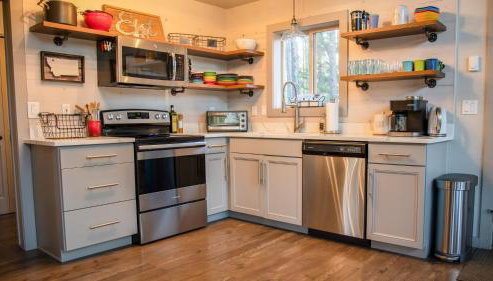 Private Home near Glacier Park, Columbia Falls, & Whitefish - Pet Friendly! - Foto 2, stove, dishwasher, toaster