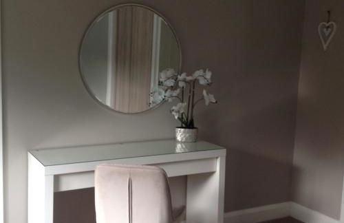 Lovely Riverside Holiday Home - Foto 22