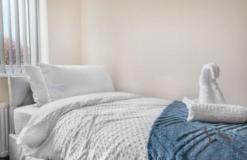 Group-Friendly 3BR Near Dudley + Parking - Foto 21