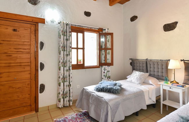 Authentic Holiday Home, Ground Floor Level, With Private Pool and Large Terrace - Foto 22