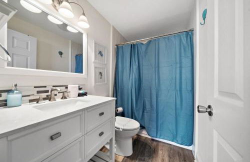 2nd Row Home Close to Beach - Foto 23