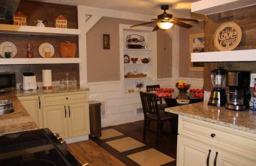 Cozy, Relaxing 4-Bedroom House in Forest Park - Foto 25