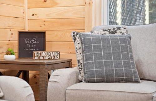 Cozy Cinema Cabin - Hot Tub and More - Foto 52