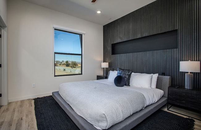 Luxe Modern Escape w Pool Hot Tub Firepit Desert View Lassen by Avantstay - Photo 16