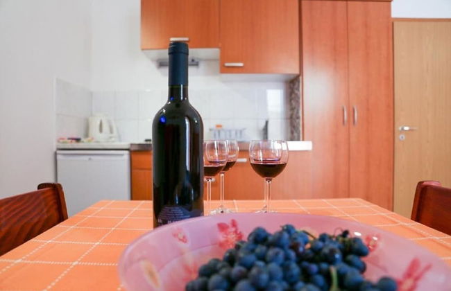 Boro - Free Parking and Grill - A1 - Photo 4