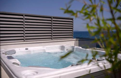 Exclusive Seafront Suite with jacuzzi - Foto 19
