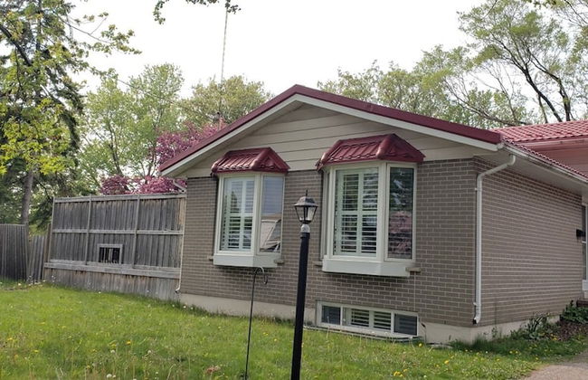 Bungalow With Cozy 4 Bedrooms on a Large Property Lot ! Late Check-out - Foto 1