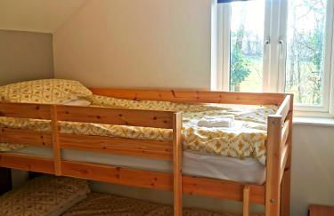 Sunflower Apartment, Family accommodation Near Tenby in Pembrokeshire - Photo 10