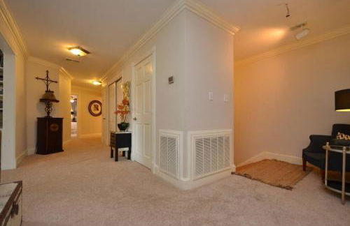 Crosby Backyard Oasis with Weekday Specials! - Foto 15