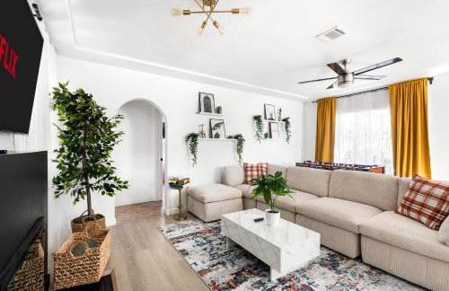 Modern Oasis with Pool & Jacuzzi near Universal Studios - Foto 31