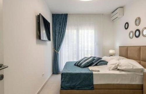 Modern & Stylish Villa with Private Pool - Foto 12