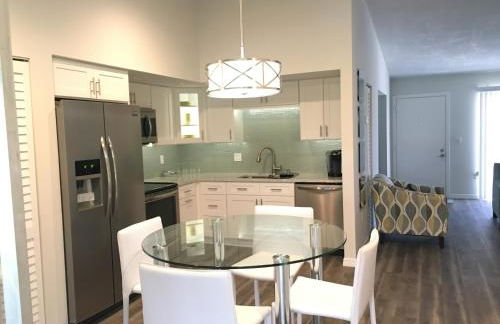 Near Beaches & IMG Academy, Mins to Downtown Oasis Villa Retreat - Photo 5