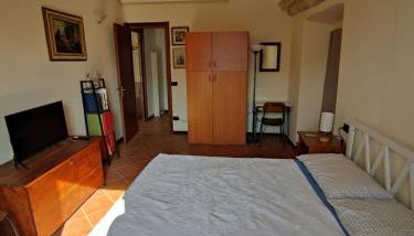 Dimora Fenni - Appartamento elegante nel cuore di Monte Isola con Wi-Fi e aria condizionata - Foto 5, wardrobe