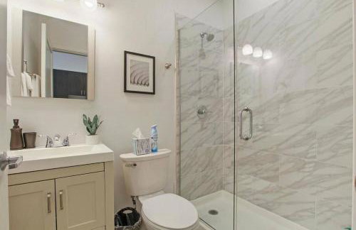 1BR Adorable Apt with In-unit Laundry - Lake 206 rep - Photo 8