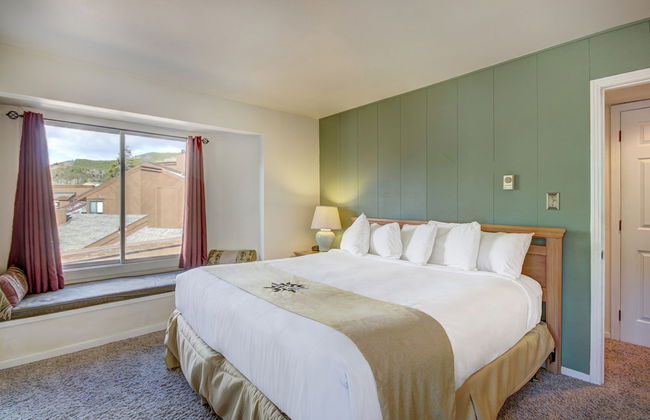 2BR/2BA Condo on Shuttle Route - Wild Irishman 1015 - Pool & more! - Foto 3