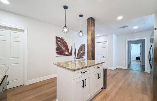 Newly Renovated | Minutes to Riverwalk & Beaches | Tampa Heights - Foto 37