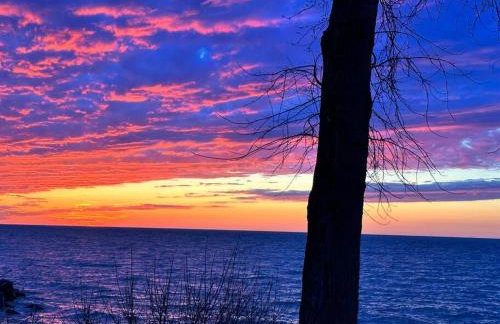 Lakefront Home w/Brilliant Views - Foto 1