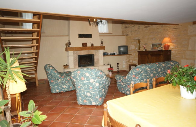 Spacious Holiday Home in Besse With Swimming Pool - Foto 17