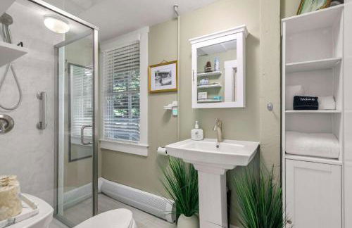 Steps to Commercial St Walk to Beach - Foto 13