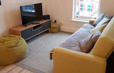 Lichfield 2-bed whole apartment - Foto 6