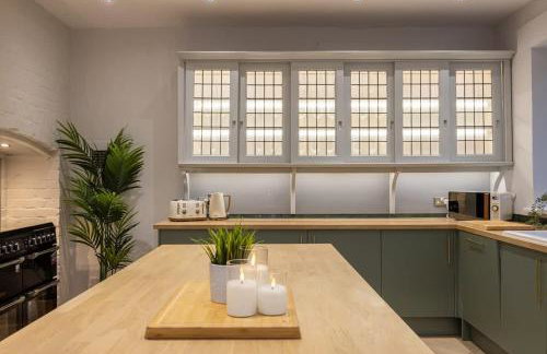 The GreyStoke Mansion With Private Grounds - Foto 17