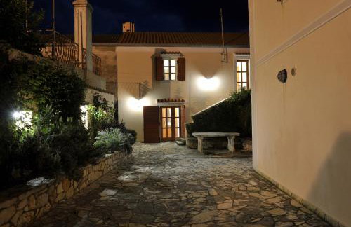 The House Aunt Regina - Foto 53