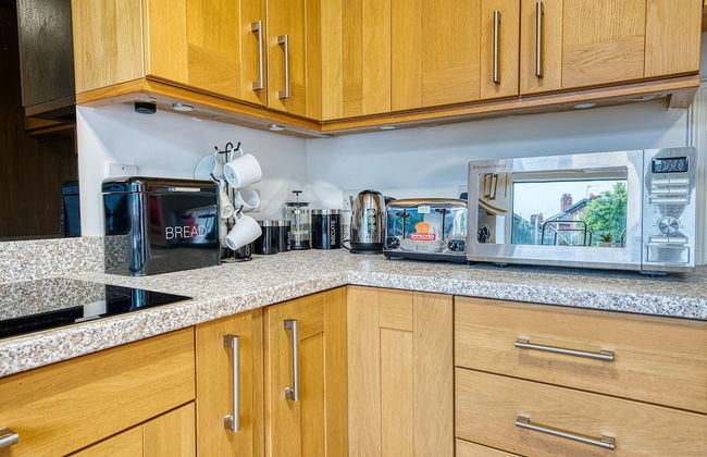 Modern 3 Bedroom 2 Bath Hse with Parking - Foto 12