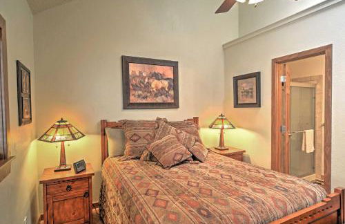 Red River Home with 2 Balconies - 1 Block to Main St - Foto 16