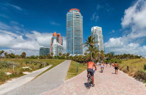 Beachfront Bentley Hotel One Bedroom Suite with Balcony and Beach access - Foto 27