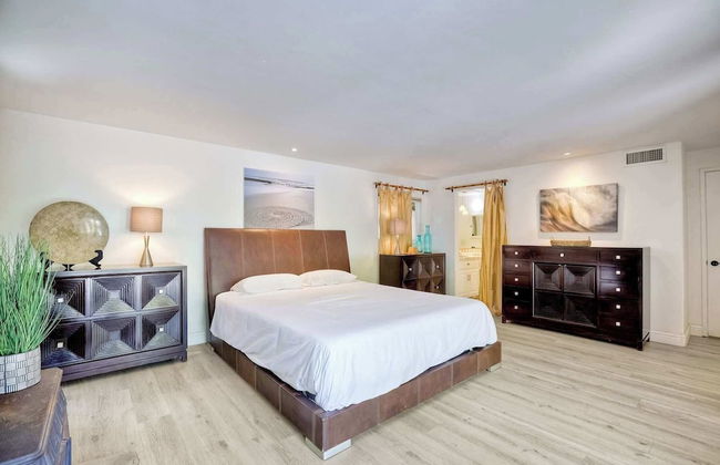 Serene Coastal Home Sleeps 8 1 Mile From Beach! - Foto 7