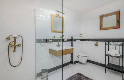 Stunning Home In Svet Vid Dobrinjski - Photo 36