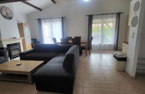 2025 Reno 2-Bed Escape w pool Min to GolfCources - Foto 7