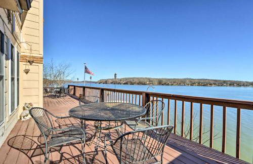 House with Deck Overlooking Lake of the Ozarks! - Foto 3