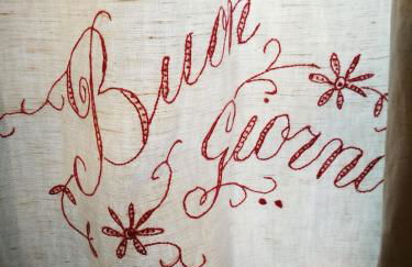 Hillside semi-detached villa with panoramic views - Foto 32