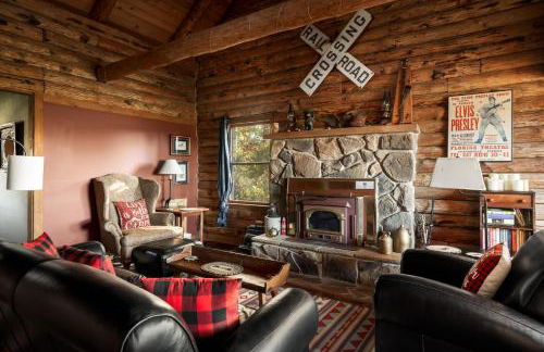 Riverfront Log Cabin w Fireplace Grill & Fire Pit - Foto 8