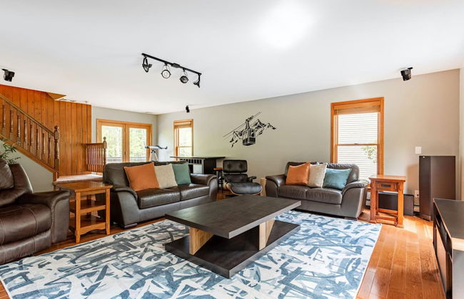 Family Fun Oasis Hot Tub Steam Room Pool Stream Firepit Games - Foto 35