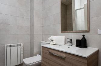 Apartamento Premium Plaza Castilla WiFi Rápido Torres KIO - Foto 14