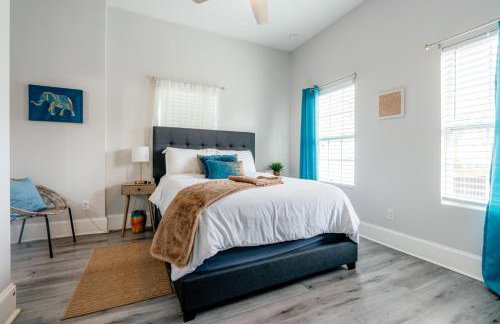 Renovated, Pet friendly, Yard, 2 Miles to Downtown - Photo 21