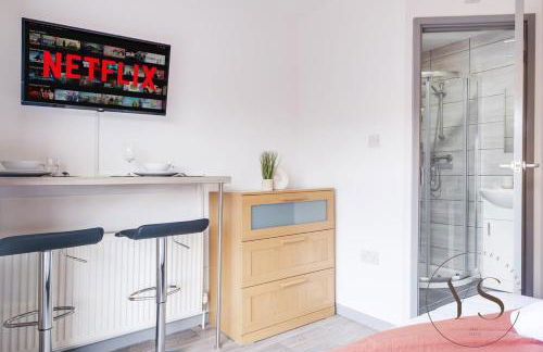 Modern 1A Longton Studio Near Alton Towers with Free Wi-Fi & Kitchenette - Foto 9