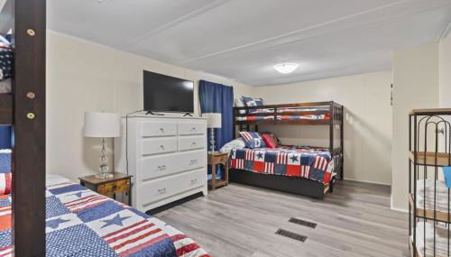 Spacious 2BR Retreat-10 minutes to the Beach! Pet Friendly! - Foto 4