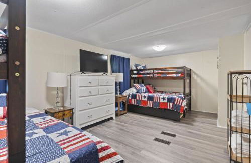 Spacious 2BR Retreat-10 minutes to the Beach! Pet Friendly! - Foto 4