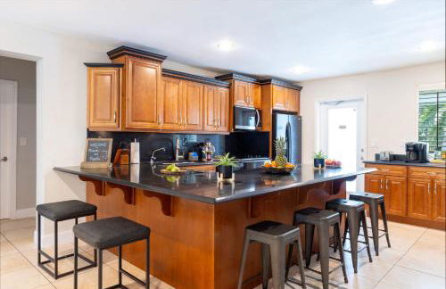 Spacious 3-Bedroom Villa with Heated Saltwater Pool and Fenced Yard in Oakland Park - Foto 7